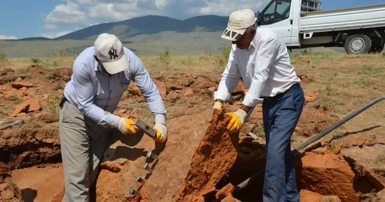 Kırmızı taş ekmek paraları oldu