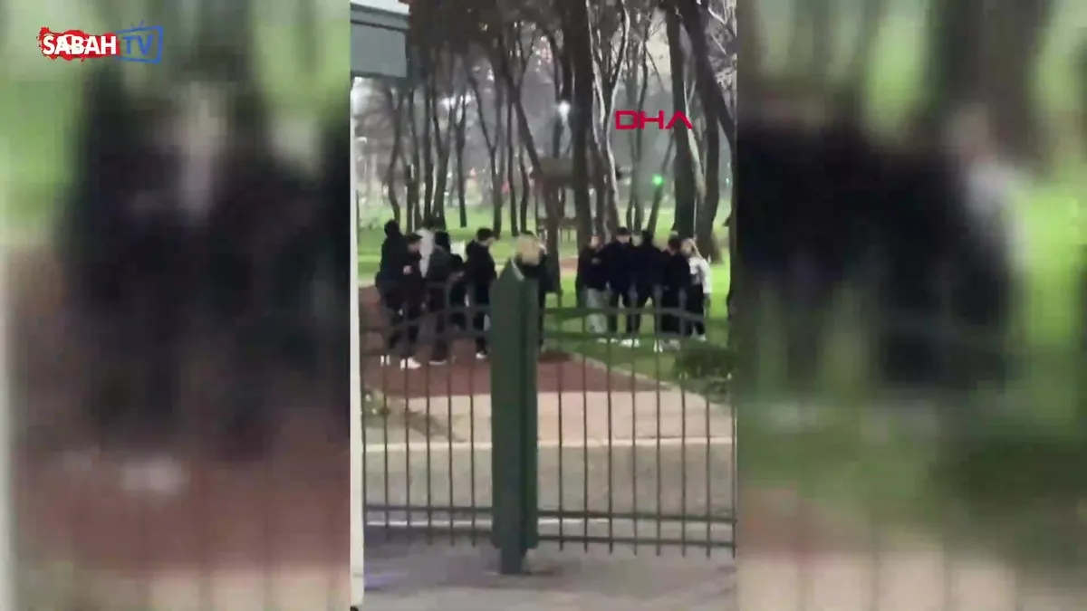 Kağıthane’de lise öğrencilerinin tekmeli yumruklu kavgası: ”Seni mermi manyağı yapacağım” | Video videosunu izle Kağıthane’de lise öğrencilerinin tekmeli yumruklu kavgası: ”Seni mermi manyağı yapacağım” | Video videosunu izle