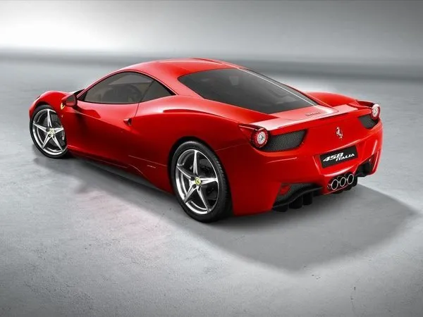 Ferrari'nin yeni kırmızısı: 458 Italia