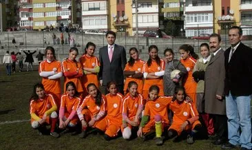 Gökhan öğretmen 17 yıldır kızları Türk futboluna kazandırıyor #karabuk