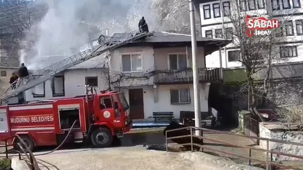 Bolu'da korkutan yangın! Alevler yan eve sıçradı | Video