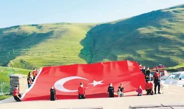 JAK timleri Atatürk silüetine selam durdu