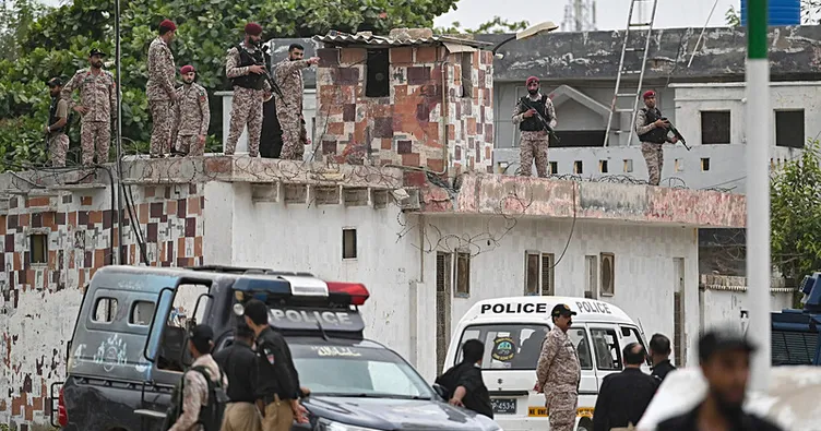 Pakistan’da askeri karargaha kanlı saldırı: 3 güvenlik görevlisi yaşamını yitirdi