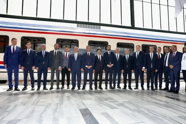 turistik-tatvan-treni-ilk-yolculuguna-cikti-1719238523172.jpg