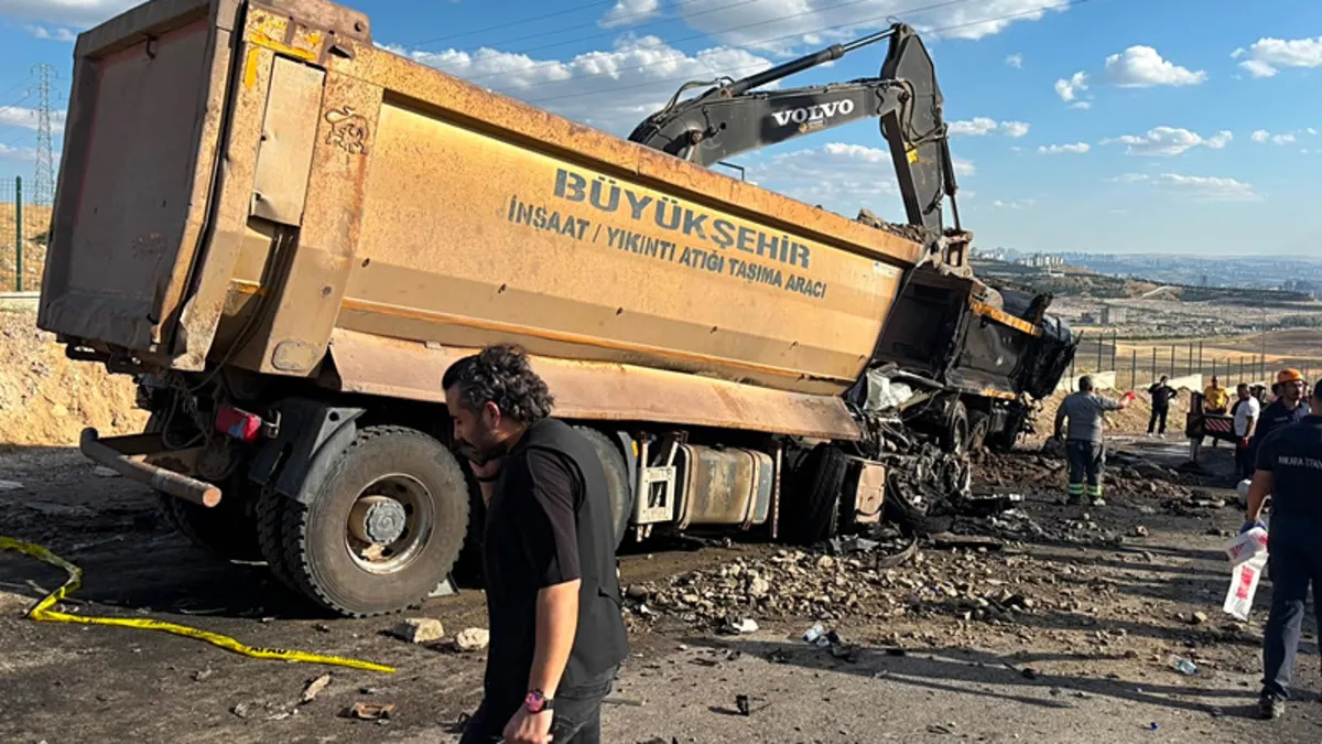Ankara’da katliam gibi kaza! ABB’ye ait kamyonun freni boşaldı: 2 işçi hayatını kaybetti Ankara’da katliam gibi kaza! ABB’ye ait kamyonun freni boşaldı: 2 işçi hayatını kaybetti