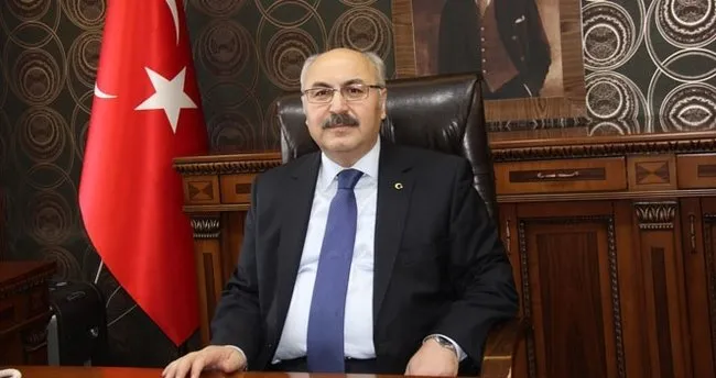 İzmir Valisi Köşger'in koronavirüs testi pozitif çıktı
