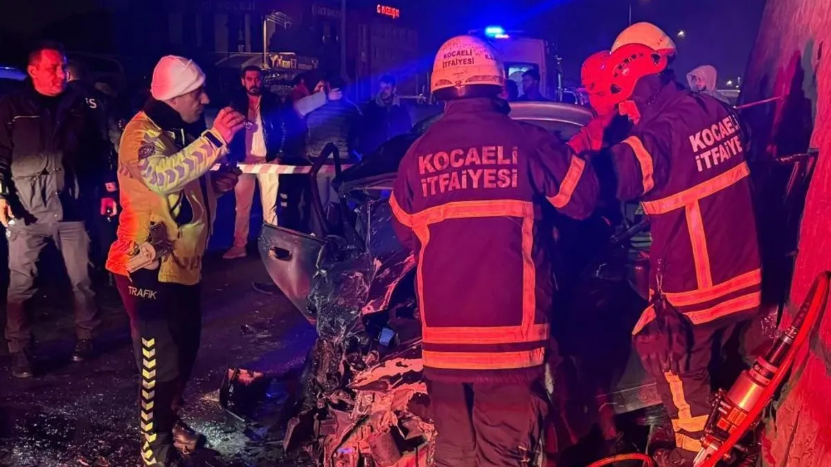 Yeni yılın ilk saatlerinde feci kaza! Ters yönde ilerleyen araç dehşet saçtı: 1 ölü