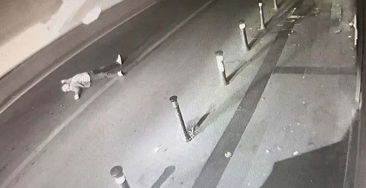 Alkol alan şahıs kendinden geçerek yola uzandı: Kendisini fark edemeyen sürücü üzerinden geçti!