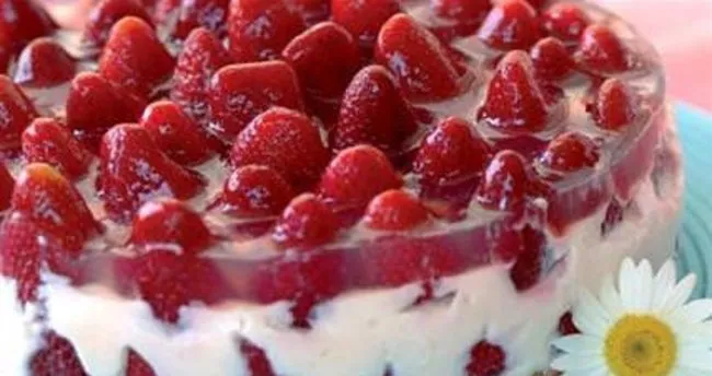 Çilekli pasta tarifi Çilekli pasta nasıl yapılır? Tatlı Tarifleri