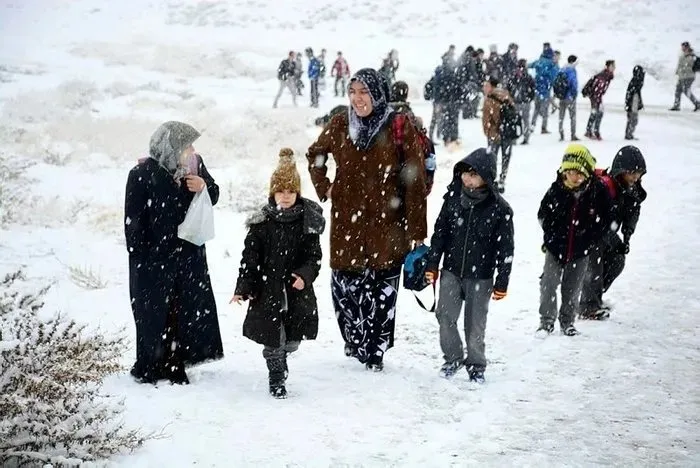 16 Ocak Salı bugün okullar tatil mi, Erzurum, Bolu Kastomonu’da okullar tatil mi edildi? Yarın kar tatili olacak iller