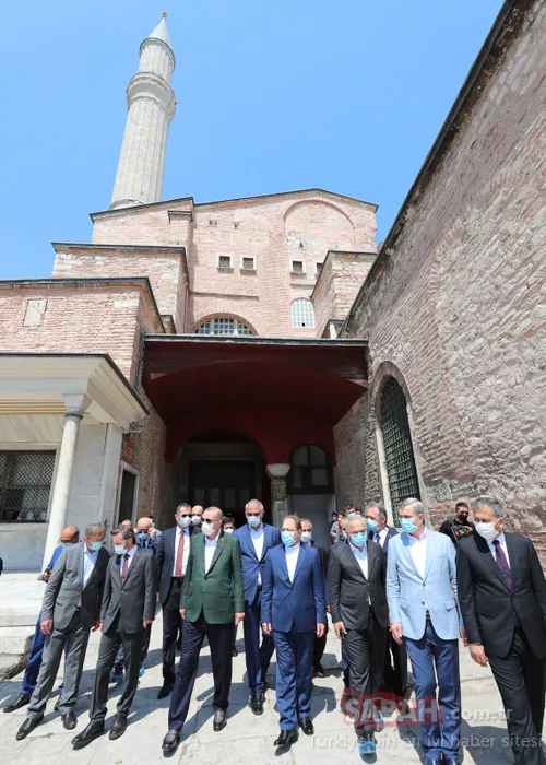 Εικόνες της τελευταίας στιγμής και όλες οι εξελίξεις από την Αγία Σοφία που προετοιμάστηκαν για την προσευχή της Παρασκευής