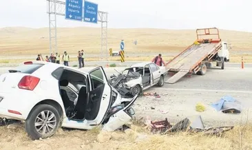 Kafa kafaya çarpıştılar: 5 ölü, 2 yaralı