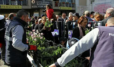 Lale şenliğinde binlerce lale dağıtıldı