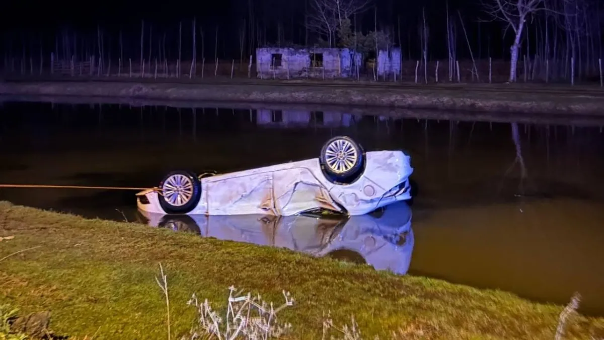 Samsun’da otomobil su kanalına düştü! 1 ölü, 1 yaralı Samsun’da otomobil su kanalına düştü! 1 ölü, 1 yaralı