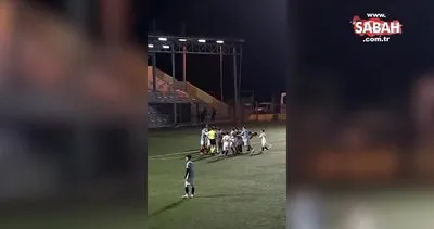 Futbolcular birbirine girdi! Hakemler bile ayıramadı | Video