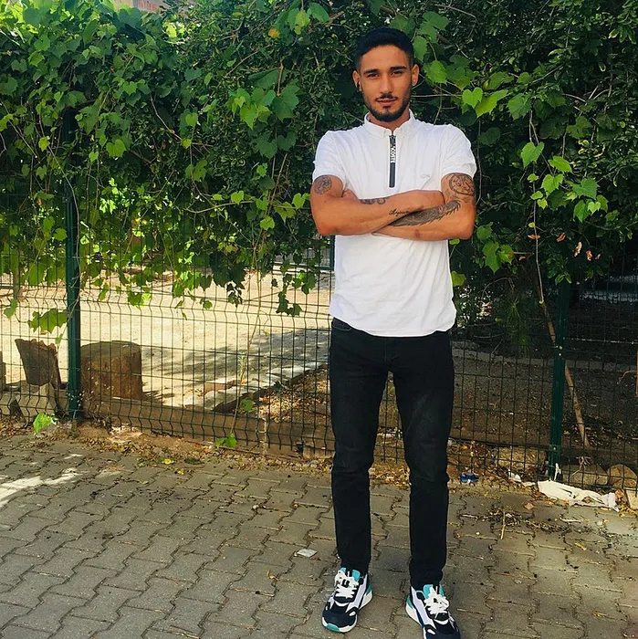 Adana’da akıllara durgunluk veren olay: EYP ile saldırdı başına isabet etti!