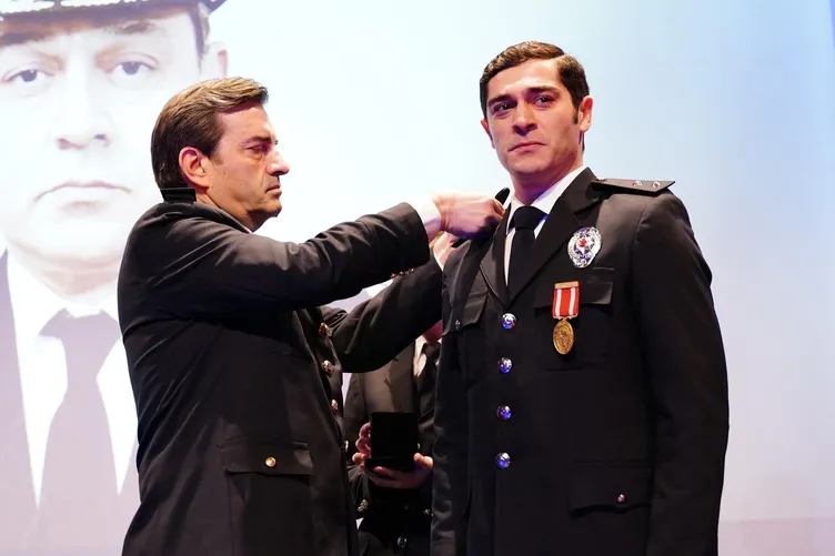 ’Bir Gece Masalı’nda Mahir’in terfisi aileyi gururlandırıyor!