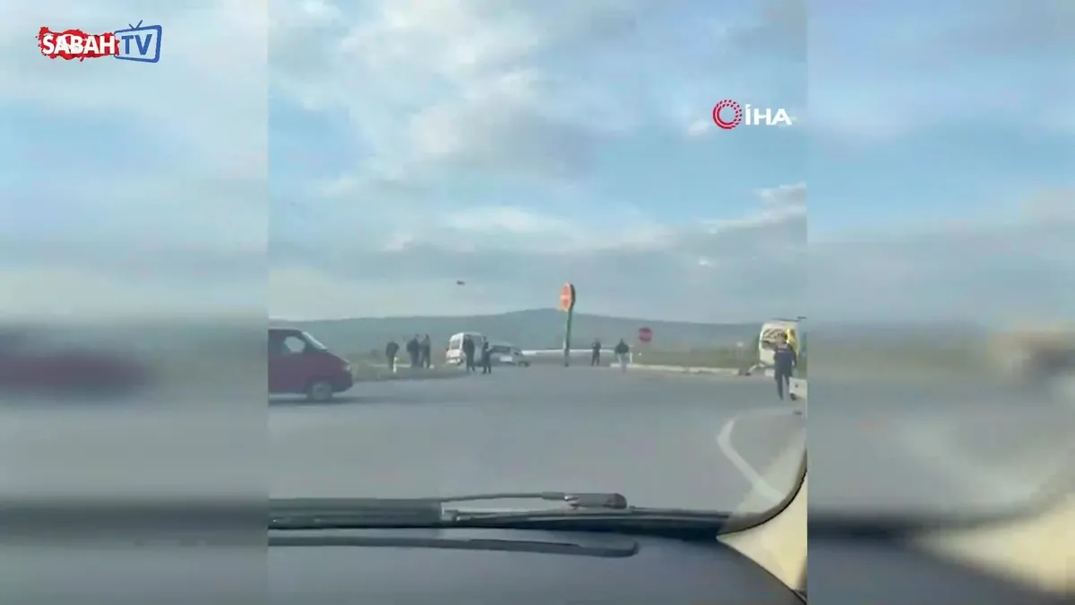 Otomobille işçi servisi çarpıştı: 6 yaralı Otomobille işçi servisi çarpıştı: 6 yaralı