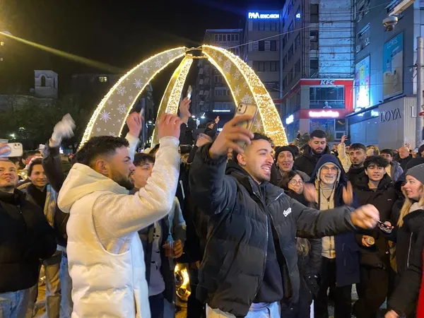 kadikoyde-yeni-yil-coskusu-1767217355170.jpg