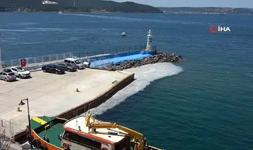 Çanakkale Boğazı’ndaki deniz salyaları şiddetli poyrazla birlikte kısmen dağıldı