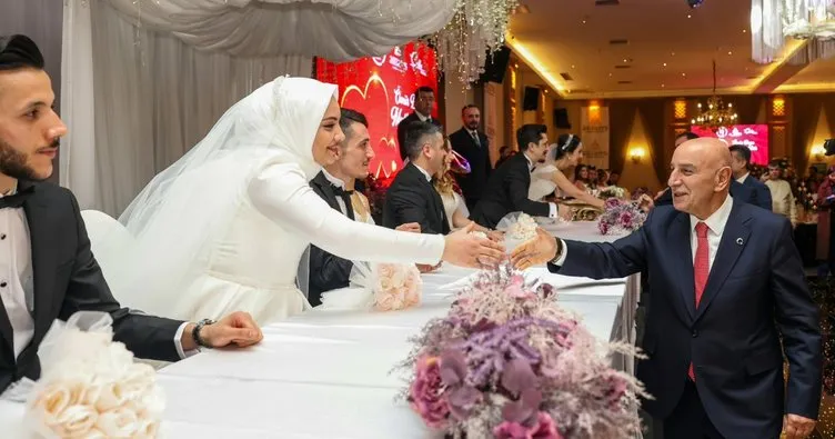 Turgut Altınok 14 Şubat Sevgililer Günü’nde 14 çiftin nikahını kıydı