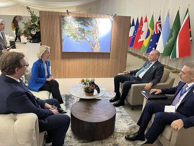 baskan-erdogandan-g20-zirvesinde-diplomasi-trafigi-1763829349514.jpg Başkan Erdoğan’dan G20 Zirvesi’nde diplomasi trafiği!