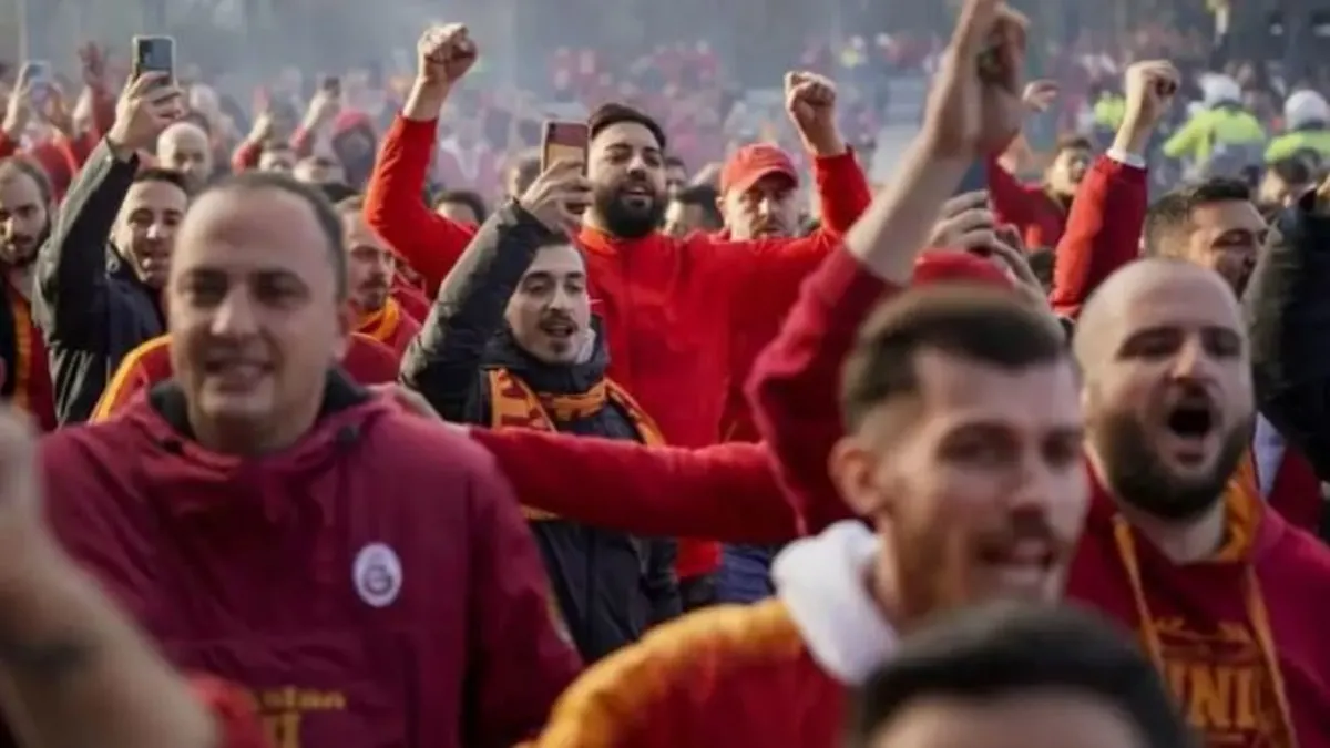 Galatasaray taraftarları derbi için Kadıköy’e hareket etti Galatasaray taraftarları derbi için Kadıköy’e hareket etti