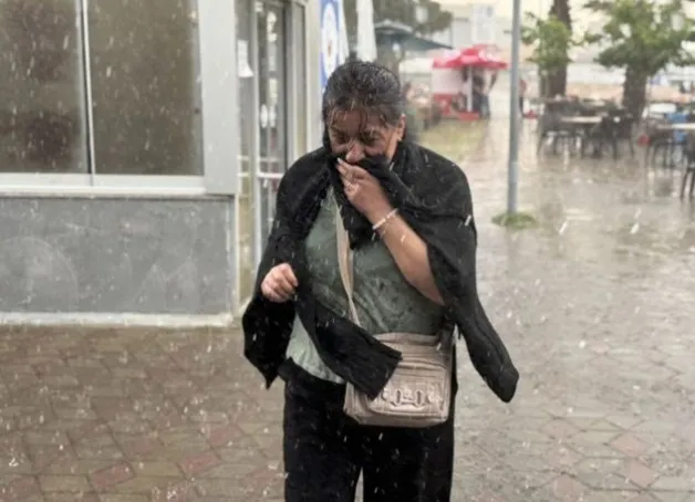 son-dakika-meteoroloji-uyardi-5-ilde-saganak-ve-firtinasi-uyarisi-cok-kuvvetli-geliyor-1763965348926.jpg (628×454)