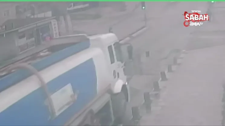 Sultanbeyli'de su tankerinin çarptığı motosikletli hayatını kaybetti | Video