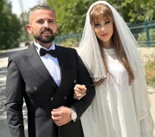 Tuğçe Tayfur’un eşi Muhammet Aydın öfkeden deliye döndü! Siz kimsiniz ulan, Ferdi Tayfur hayranlarıymış...