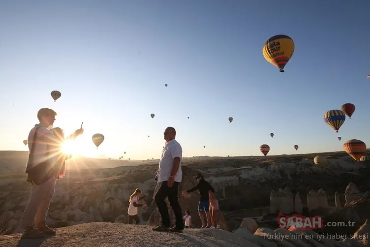 Kapadokya’da balonlar 437 bin kişiyi uçurdu