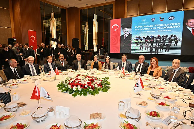 cumhurbaskani-yardimcisi-yilmaz-terorsuz-turkiye-dogrultusunda-kararli-adimlar-atiyoruz-1775850206986.jpeg Cumhurbaşkanı Yardımcısı Yılmaz: “Terörsüz Türkiye doğrultusunda kararlı adımlar atıyoruz”