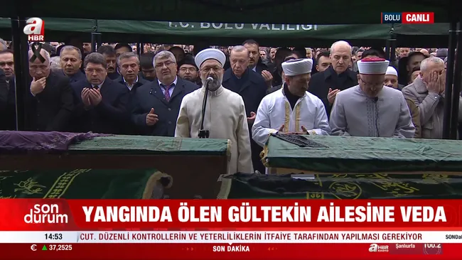 baskan-erdogan-boludaki-yanginda-olen-gultekin-ailesinin-cenaze-namazina-katiliyor-1737547109464.jpg