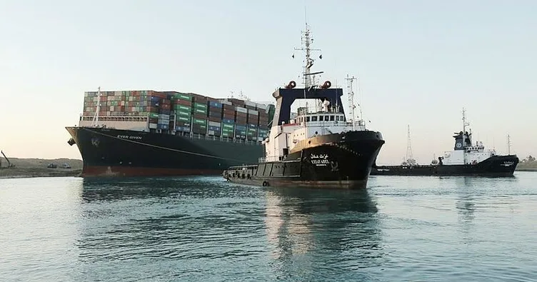 Süveyş trafiğe açıldı