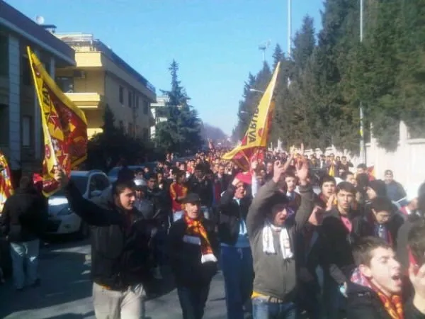 Florya'da binlerce G.Saraylı beklemede