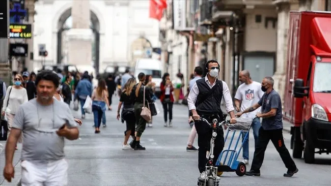 italyada-vaka-rekoru-son-24-saatte-98-bin-30-vaka-1640809776380.jpg İtalya'da vaka rekoru: Son 24 saatte 98 bin 30 vaka!