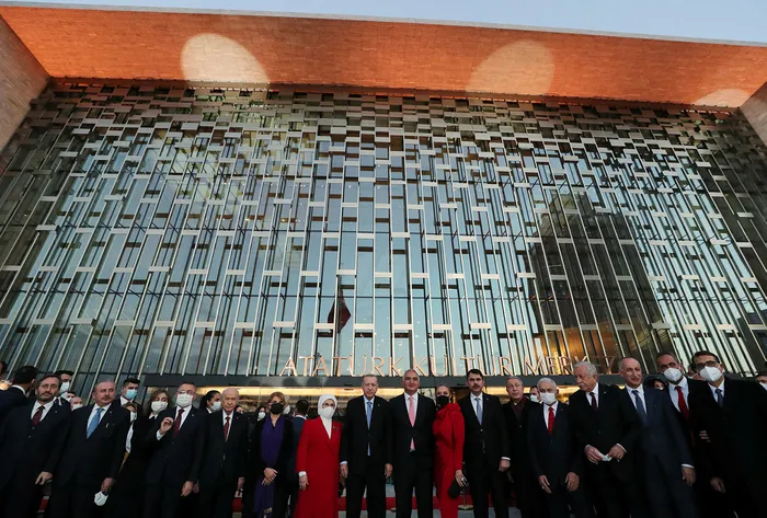 baskan-erdogan-ataturk-kultur-merkezi-eski-turkiye-ve-yeni-turkiye-fotografinin-en-belirgin-gorundugu-yerdir-1635524297775.jpg Başkan Erdoğan: Atatürk Kültür Merkezi eski Türkiye ve yeni Türkiye fotoğrafının en belirgin göründüğü yerdir