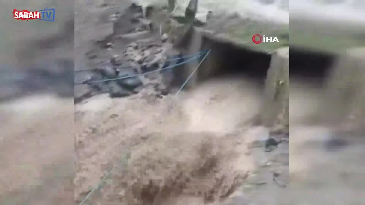 Artvin’de sağanak sonrası dereler taştı, köy yolları ulaşıma kapandı! | Video videosunu izle Artvin’de sağanak sonrası dereler taştı, köy yolları ulaşıma kapandı! | Video videosunu izle