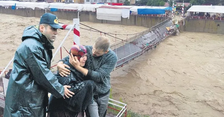 Karadeniz’i yine sel vurdu