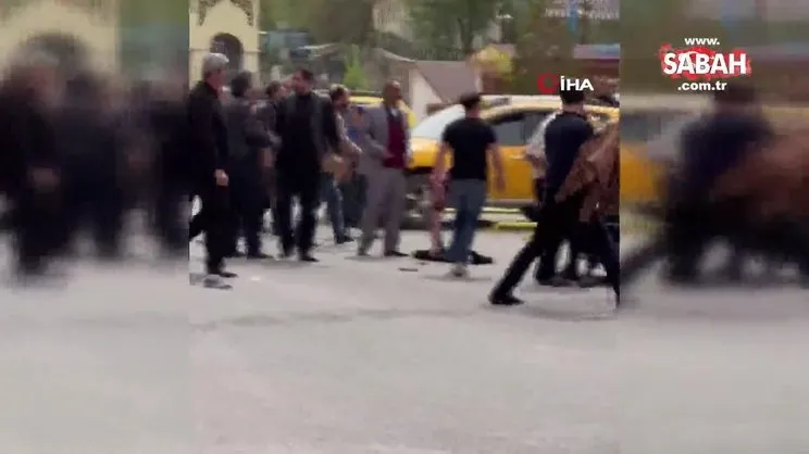İspir’de iki grup arasında bıçaklı ve sopalı kavga kamerada | Video