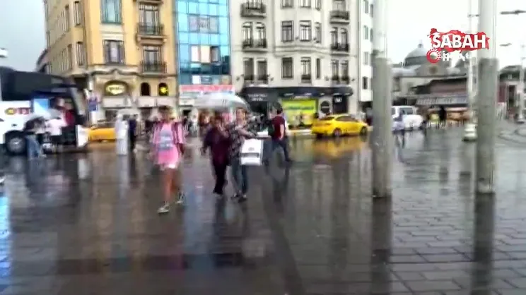 Taksim’de sağanak yağmur başladı | Video