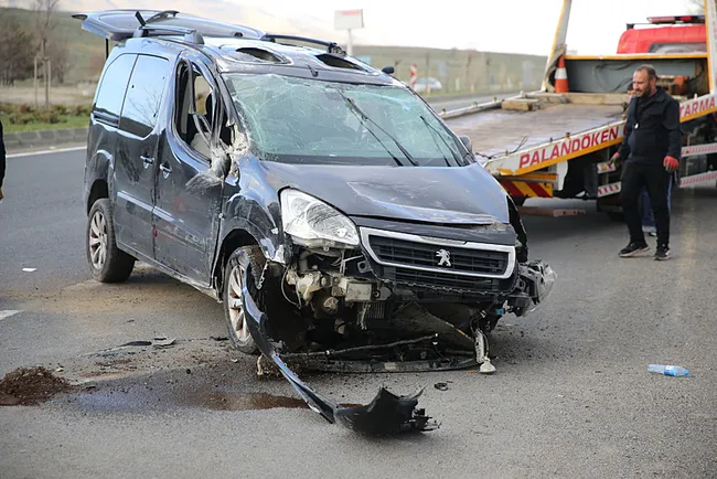 erzurumda-feci-kaza-arac-takla-atti-4-yarali-1777391522930.jpg