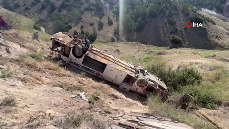 Son dakika| Kars’ta korkunç kaza! Yolcu otobüsü Karakurt Viyadüğü’nden düştü: Çok sayıda ölü ve yaralı var...