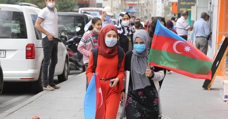 Nevşehir’de 5 bin vatandaşa Türk ve Azerbaycan bayrağı dağıtıldı