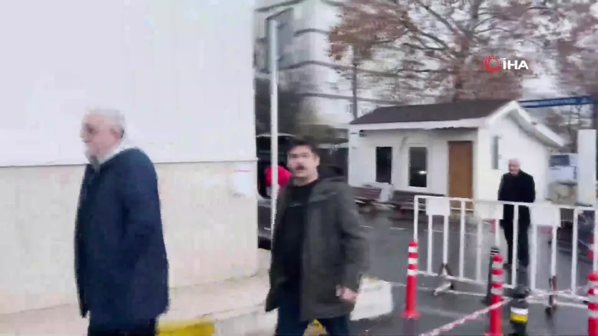 Bayrampaşa Belediyesine yönelik soruşturmada gözaltına alınan 4 şüpheli adliyeye sevk edildi videosunu izle Bayrampaşa Belediyesine yönelik soruşturmada gözaltına alınan 4 şüpheli adliyeye sevk edildi videosunu izle