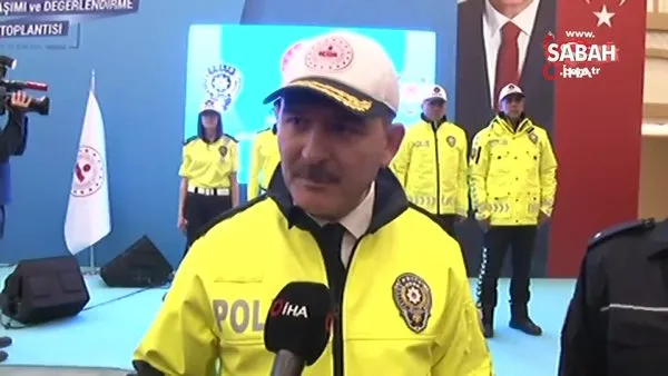 İçişleri Bakanı Soylu, trafik polislerinin yeni kıyafetlerini tanıttı