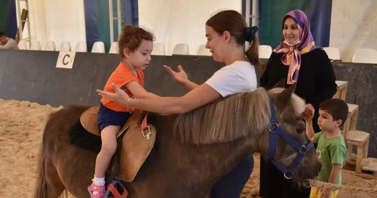 Özel çocuklara atla terapi desteği
