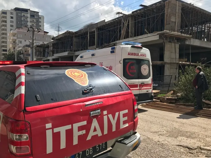 insaatta-akima-kapilip-3uncu-kattan-dusen-isci-yaralandi-1776861074372.jpg