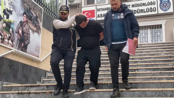 fatihte-akilalmaz-hirsizlik-doviz-dolu-cantayi-alip-kactilar-o-anlar-kameraya-yansidi-1792222473471.jpg