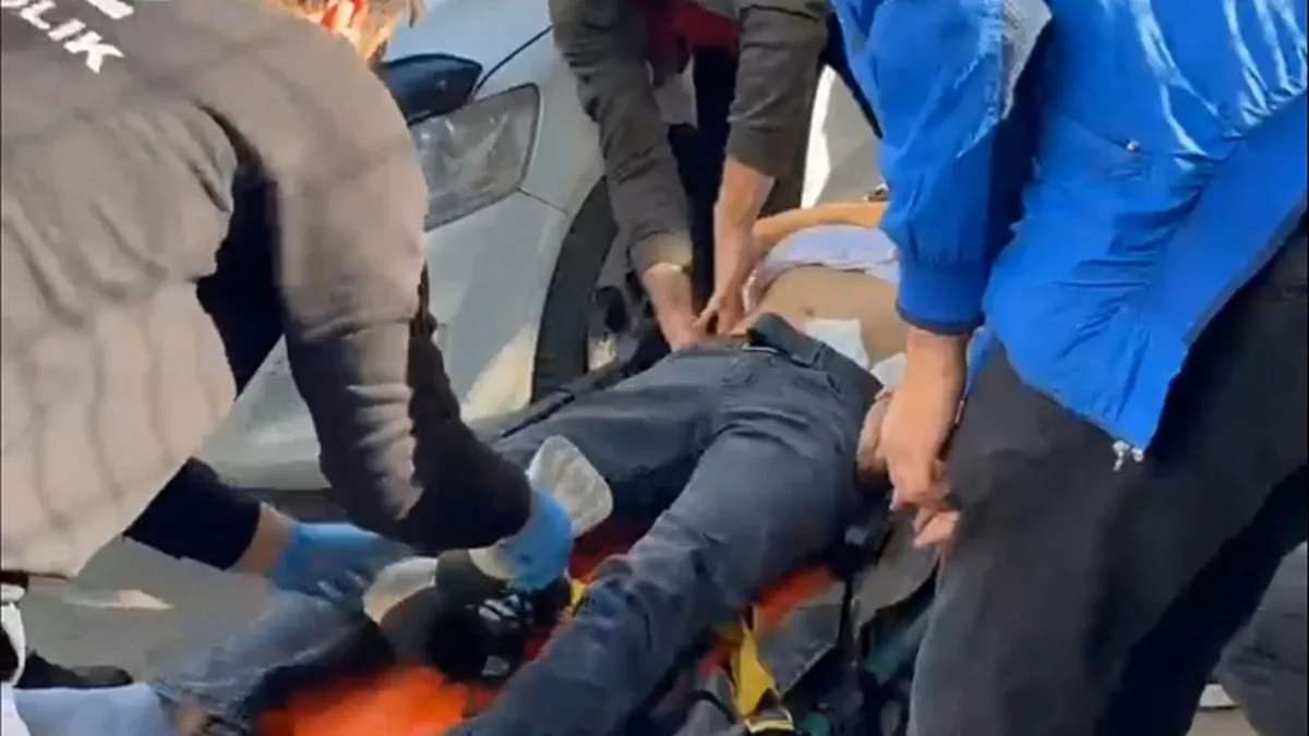Otomobilden inerken silahlı saldırıya uğradı! 1 kişi yaralandı! Otomobilden inerken silahlı saldırıya uğradı! 1 kişi yaralandı!